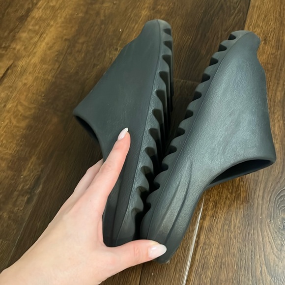 COPY - Yeezy slide us 6 black color - Picture 4 of 6